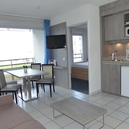 Ξενοδοχείο με διαμερίσματα Sejours & Affaires Ferrand Park Republique 2*