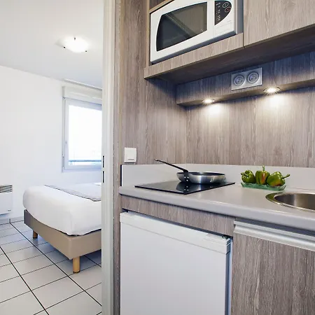 Ξενοδοχείο με διαμερίσματα Sejours & Affaires Ferrand Park Republique 2*