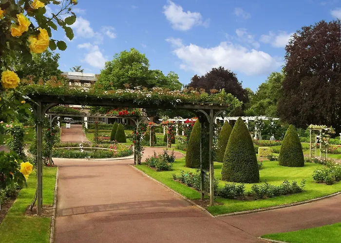 Sejours & Affaires Ferrand Park Republique 2*