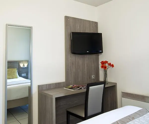 Sejours & Affaires Ferrand Park Republique 2*